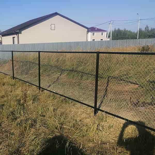Фотография установленного забора