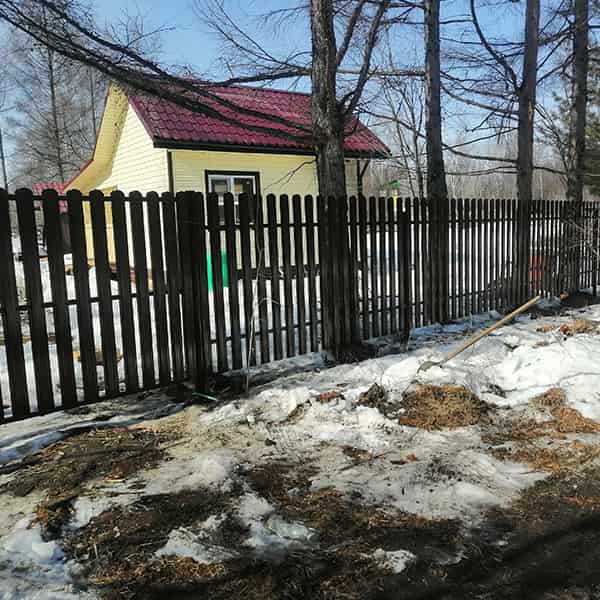 Фотография установленного забора